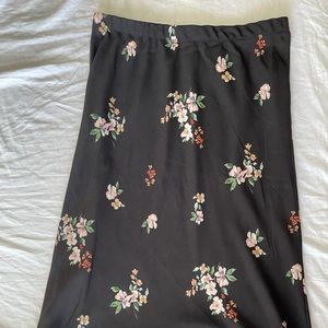 black floral midi skirt - worn once